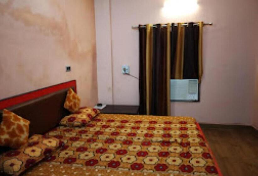 디럭스 룸, Pitambara Palace,datia