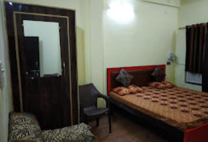 디럭스 룸, Pitambara Palace,datia