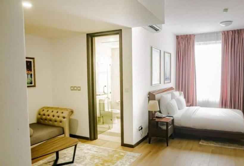 سوئیت با تخت بزرگ, Royal Residence Suites