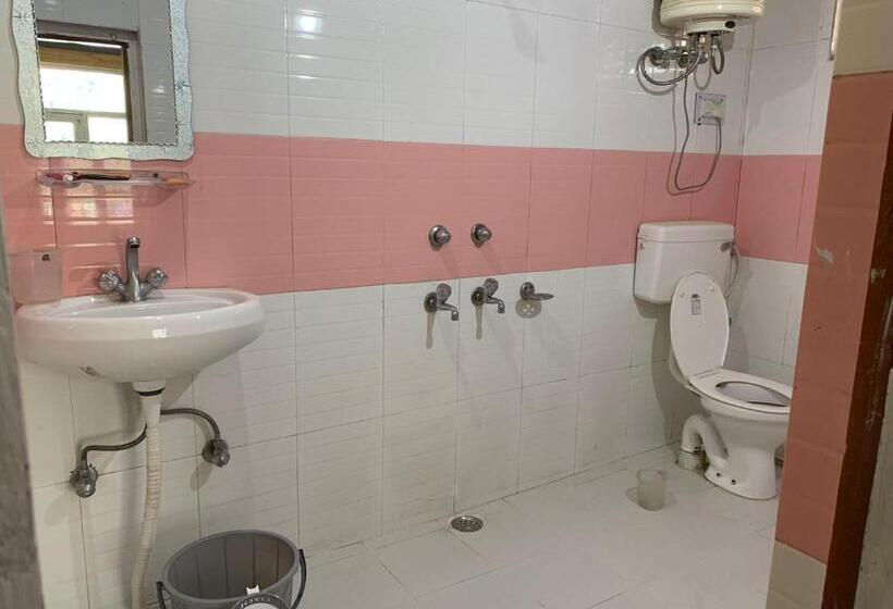 اتاق استاندارد با چشم‌انداز کوهستان, Rudra Grand Stays
