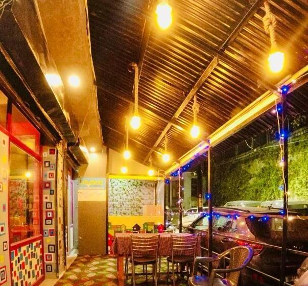 اتاق استاندارد با چشم‌انداز کوهستان, Rudra Grand Stays