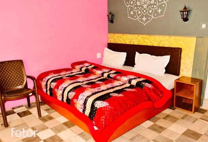 Deluxe Rum, Rudra Grand Stays