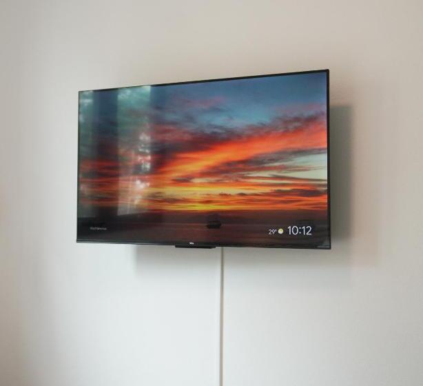 اتاق استاندارد با تخت بزرگ, The Looking Glass