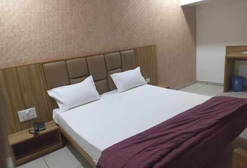 Номер Deluxe, Motimahal Restaurant & Hotel Midtown