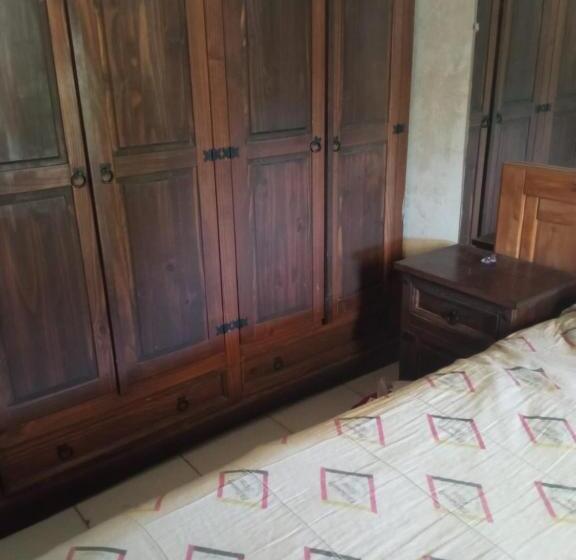 اتاق استاندارد با سرویس بهداشتی مشترک, Arcadio Hostel Punta Del Diablo