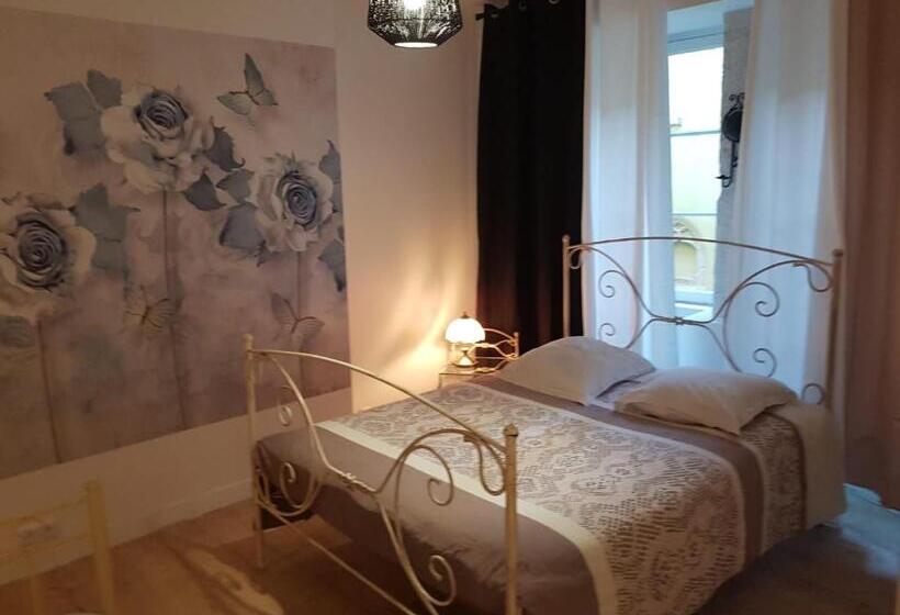 家庭间, Fenêtre Sur Cour Du Docteur Privey   Free & Secure Park Bike