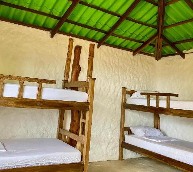 سرير فى غرفة مشتركه, Guajira Beach