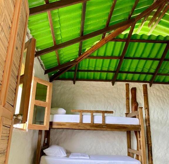 سرير فى غرفة مشتركه, Guajira Beach