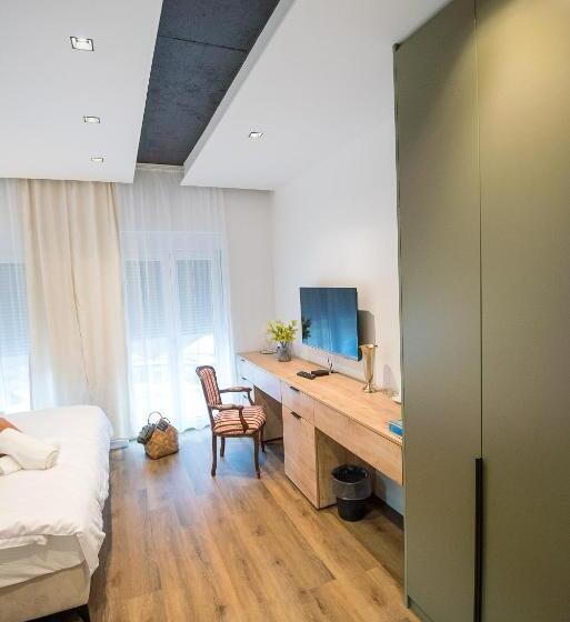 اتاق لوکس با بالکن, Leo Luxury Rooms I Apartments