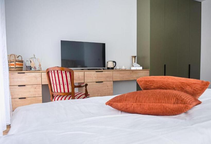 اتاق لوکس با بالکن, Leo Luxury Rooms I Apartments