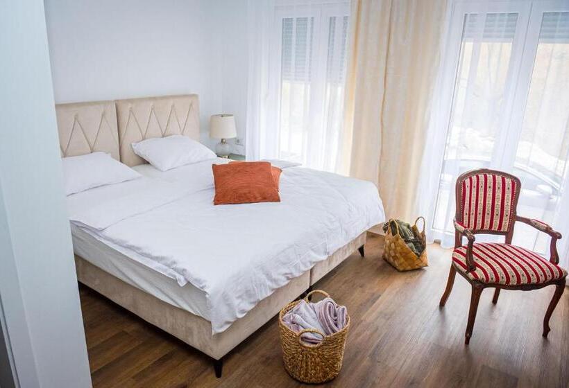 اتاق لوکس با بالکن, Leo Luxury Rooms I Apartments