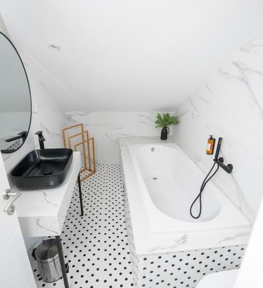 اتاق استاندارد یک نفره, Leo Luxury Rooms I Apartments