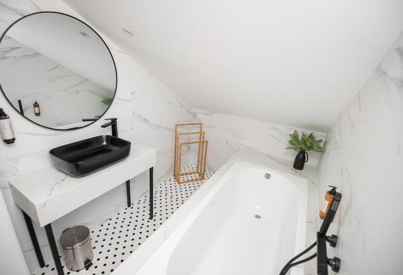 اتاق استاندارد یک نفره, Leo Luxury Rooms I Apartments