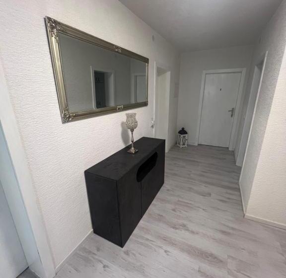 디럭스 룸, Meli Vellmar