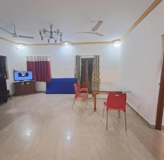 דירת שני חדרים, Roshni Luxury