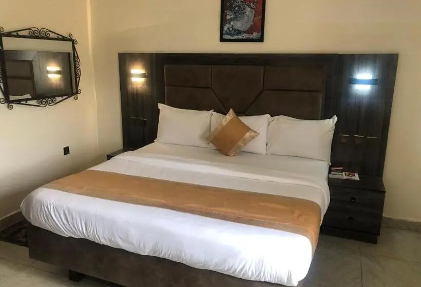 سوییت خانوادگی, Roban Hotels Limited