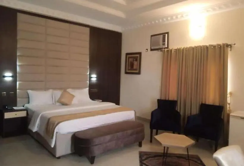 سوئیت با تخت بزرگ, Roban Hotels Limited