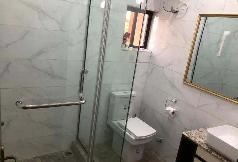 اتاق لوکس, Roban Hotels Limited