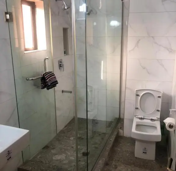 اتاق کلاس بیزنس, Roban Hotels Limited