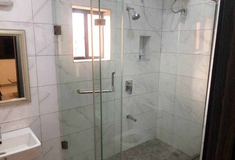 سوییت اجرایی, Roban Hotels Limited