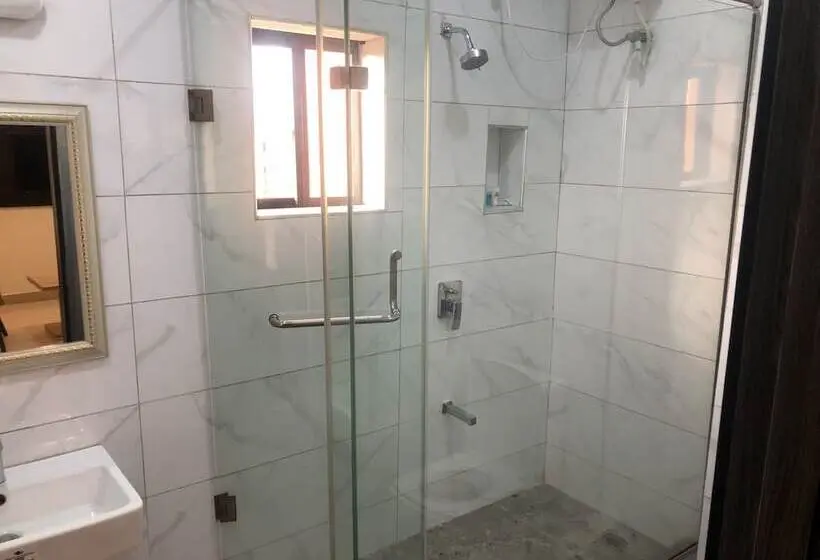 سوییت اجرایی, Roban Hotels Limited