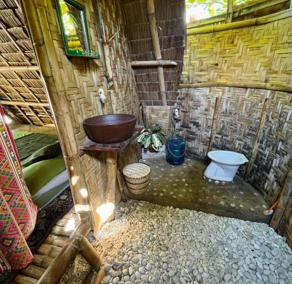 اتاق اکونومی, Tribal Huts Community