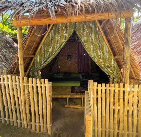 اتاق اکونومی, Tribal Huts Community