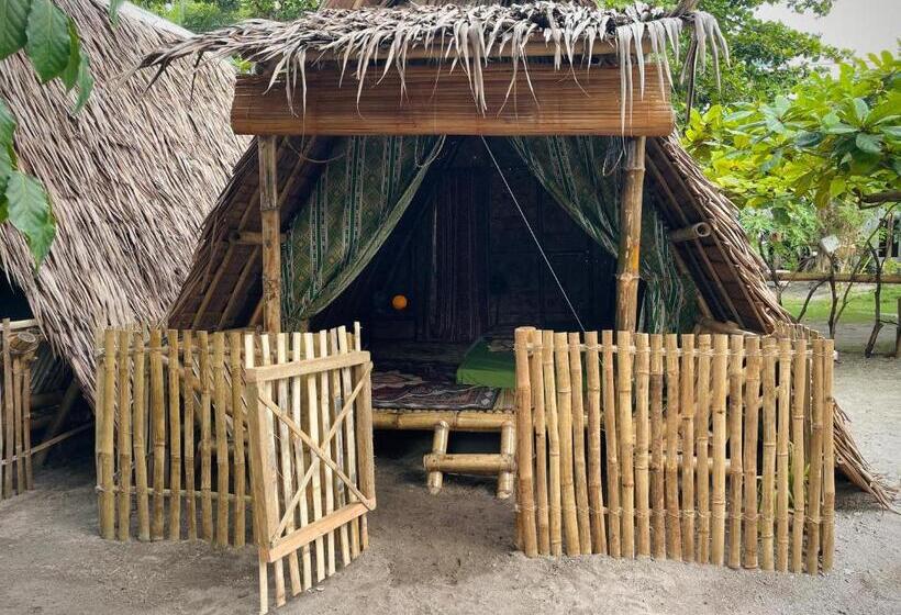 اتاق اکونومی, Tribal Huts Community