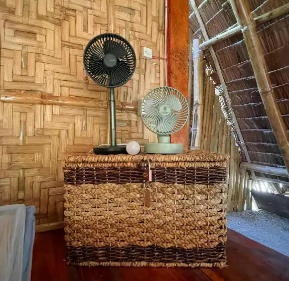 Camera Deluxe, Tribal Huts Community