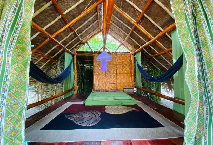Camera Deluxe, Tribal Huts Community