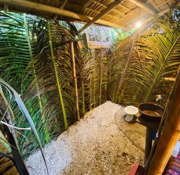 Camera Deluxe, Tribal Huts Community