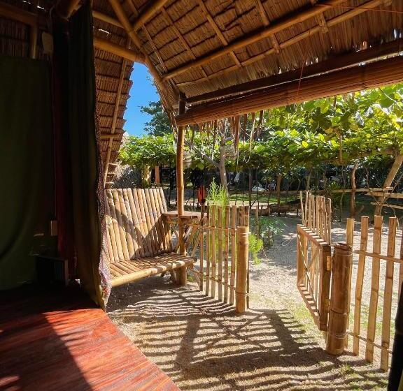 اتاق استاندارد, Tribal Huts Community