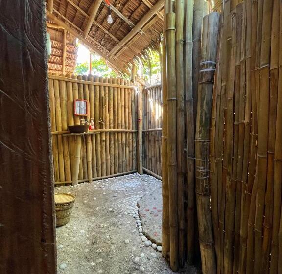 اتاق استاندارد, Tribal Huts Community