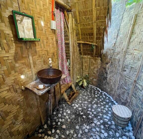 اتاق اکونومی, Tribal Huts Community