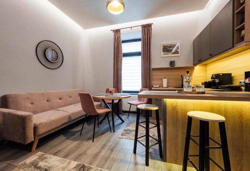 استودیوی استاندارد, Gerab Resort