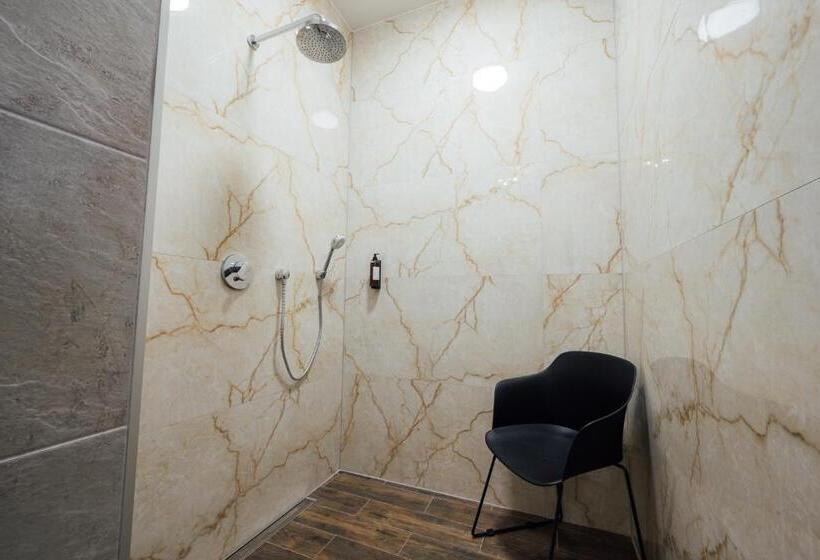 استودیوی استاندارد, Gerab Resort