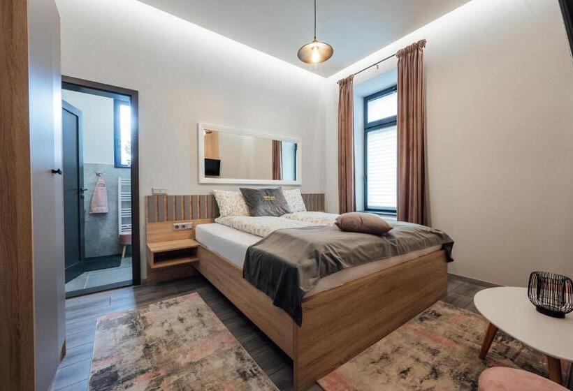 스탠다드 스튜디오, Gerab Resort