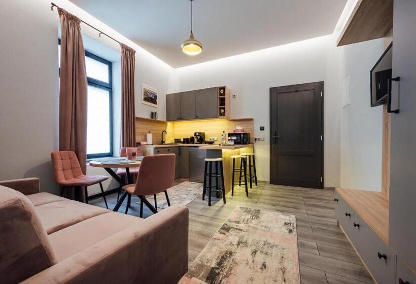 استودیوی استاندارد, Gerab Resort