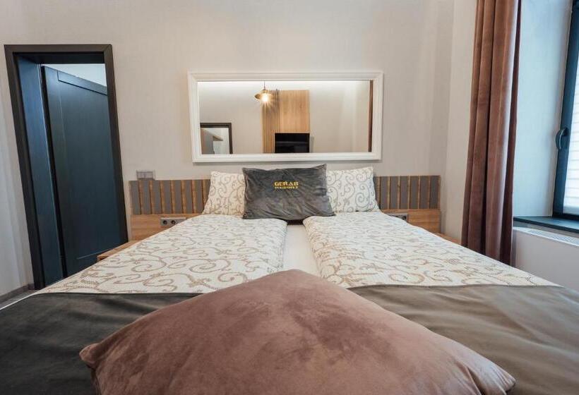 스탠다드 스튜디오, Gerab Resort