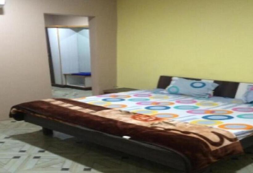 Quarto Estandar, Silver Residency,chhota Udepur