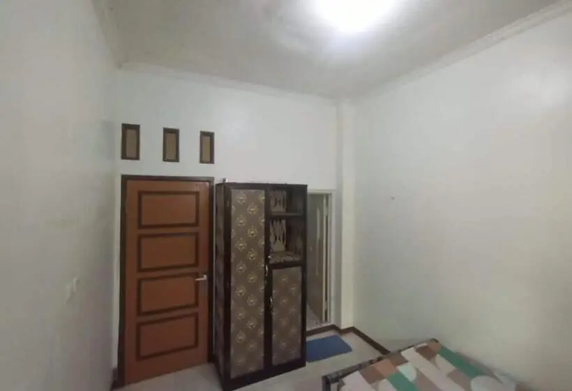 スタンダードルーム, Spot On 93385 Penginapan Hj Lilis 2 Syariah
