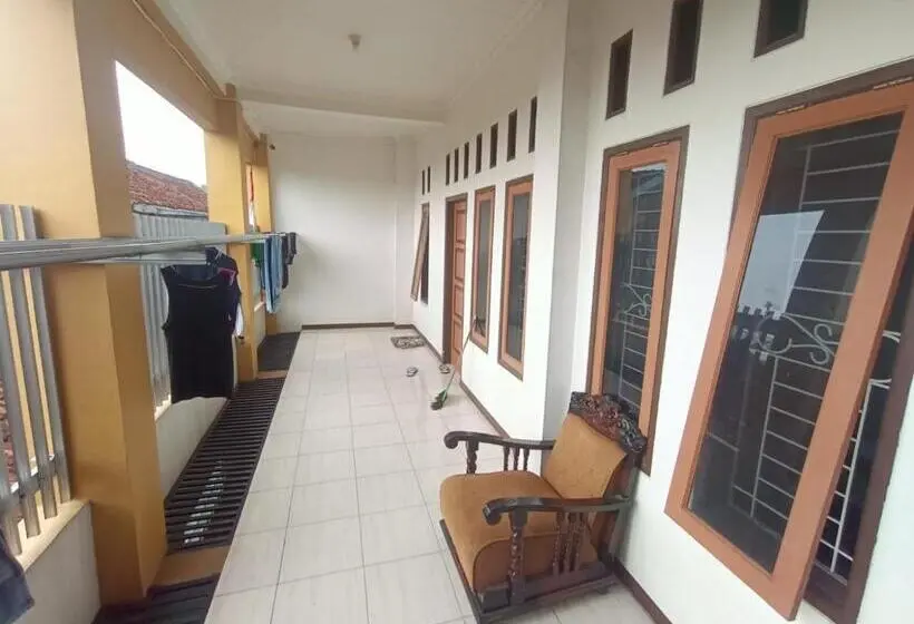 スタンダードルーム, Spot On 93385 Penginapan Hj Lilis 2 Syariah