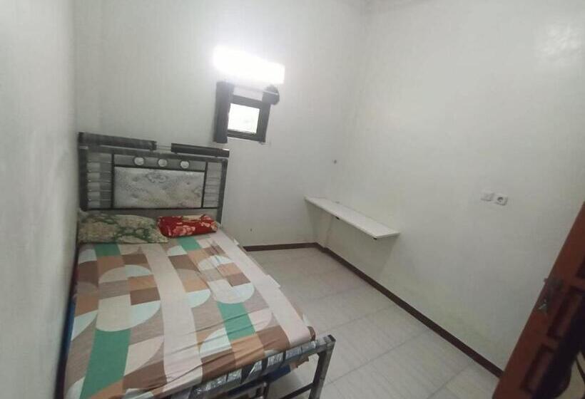 스탠다드 룸, Spot On 93385 Penginapan Hj Lilis 2 Syariah