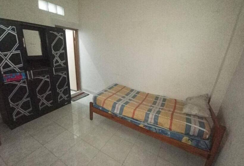 수피리어 싱글 룸, Spot On 93385 Penginapan Hj Lilis 2 Syariah