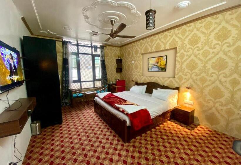 سوییت, The Mallard, Srinagar