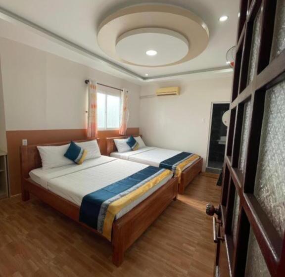 اتاق استاندارد چهار تخته, Trung Hiếu Hotel   Bên Cạnh Miếu Bà Chúa Xứ