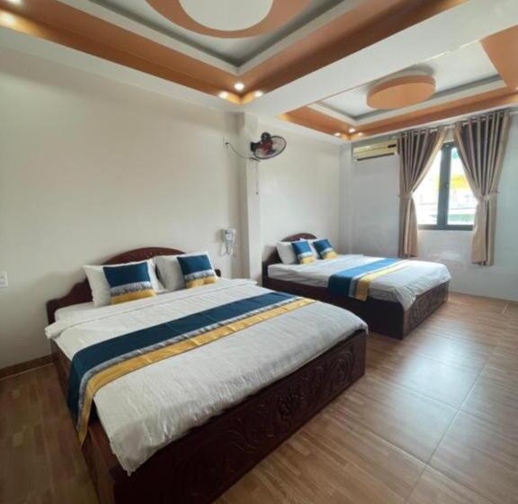 اتاق استاندارد چهار تخته, Trung Hiếu Hotel   Bên Cạnh Miếu Bà Chúa Xứ