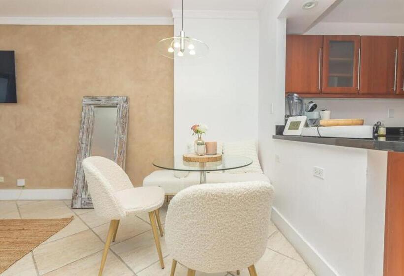 דירה בת חדר שינה 1 עם מרפסת, Stunning Studio With Balcony In South Beach