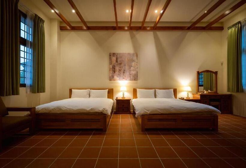 اتاق سوپریور با چشم‌انداز کوهستان, Bi Ning Yuan