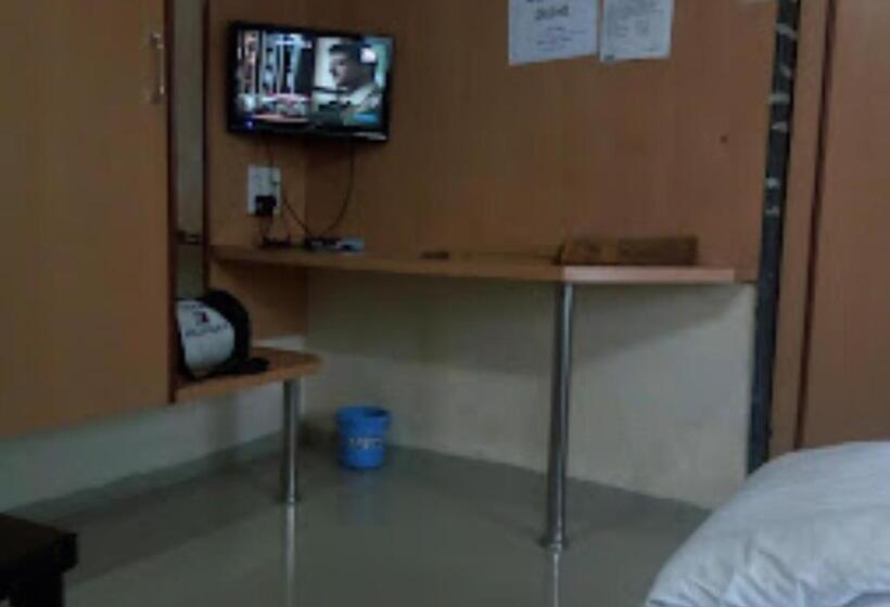 Номер Deluxe, Amit Plaza Dhule